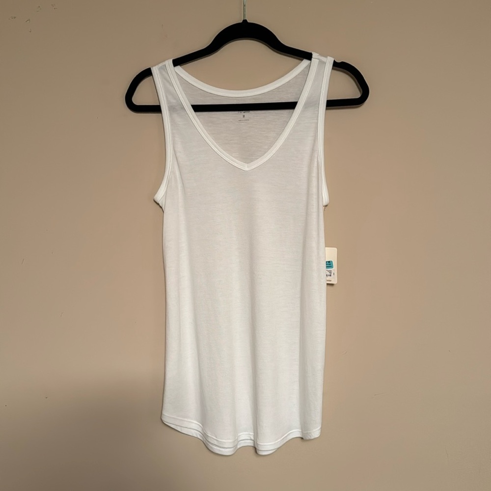 NWT v-neck Tank Top